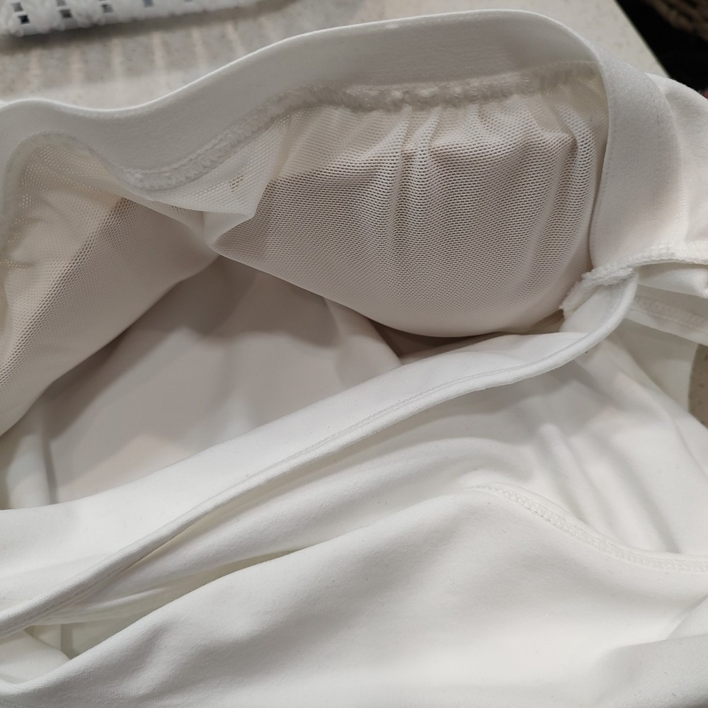 HALARA White Cross Back Crop Top Sz Medium Long Athleisure Built Bra Light Pad - Picture 7 of 9